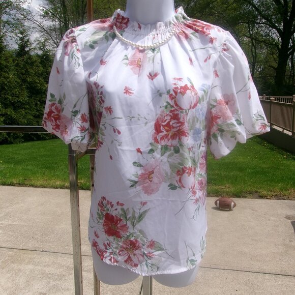 NWOT STEM&VINE WHITE FLORAL BLOUSE W PEARLS L - Picture 1 of 1